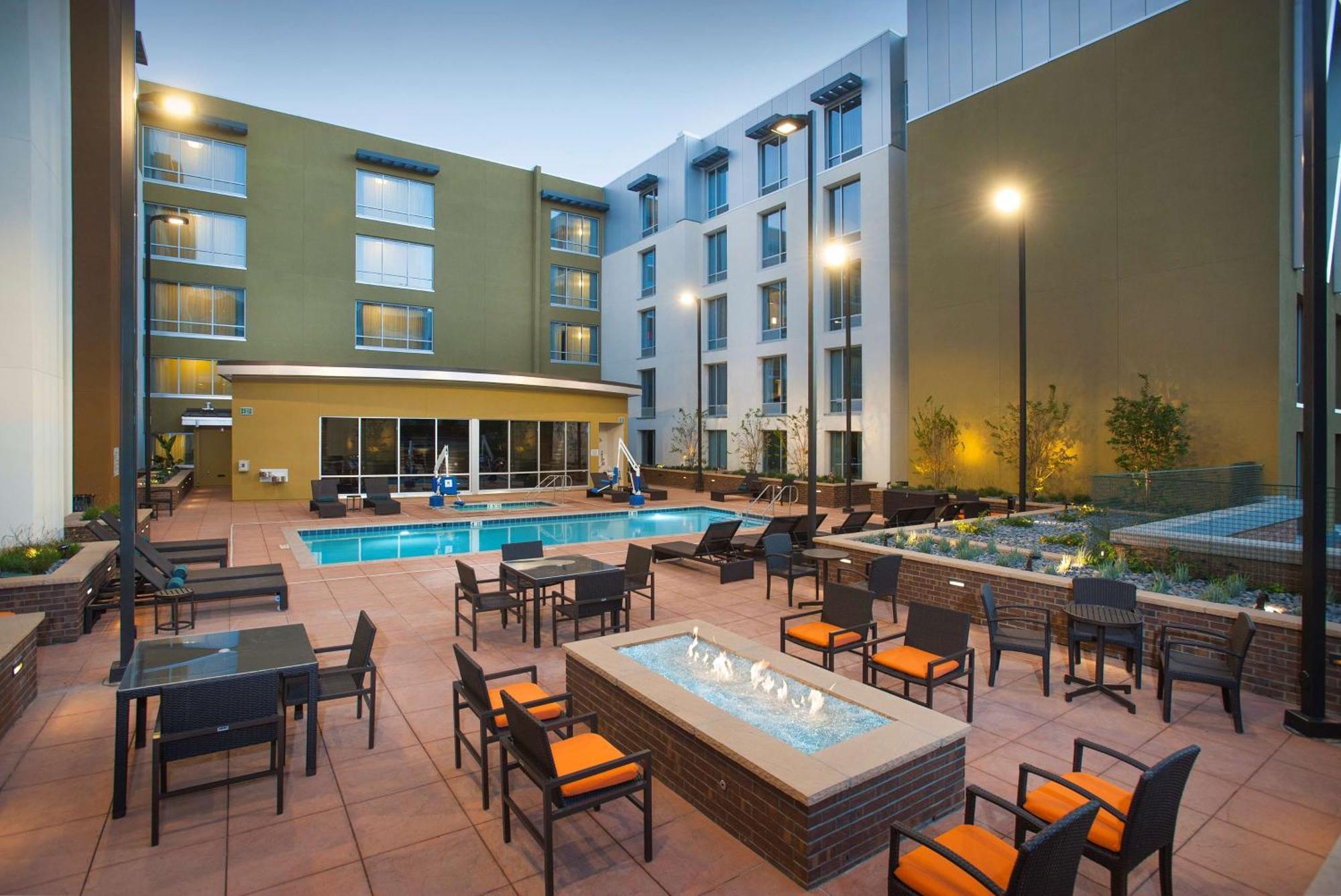 Hilton Garden Inn Burbank Los Angeles Экстерьер фото